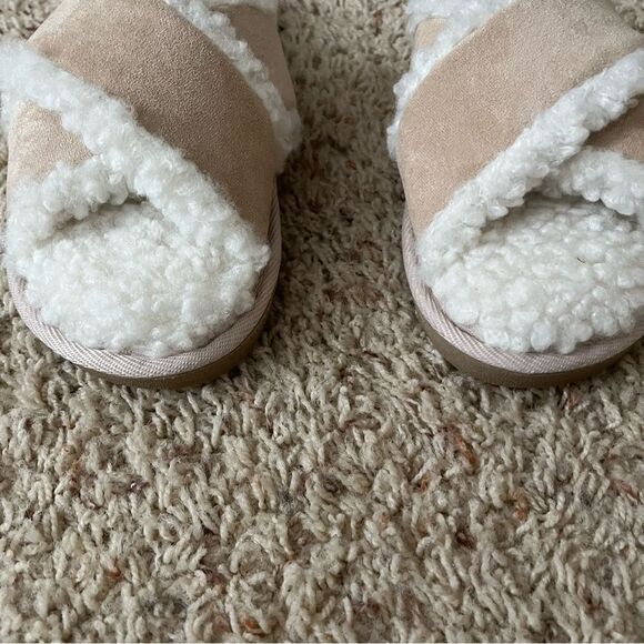 Alfani fuzzy tan slippers Sz Small NWOT - Picture 2 of 9